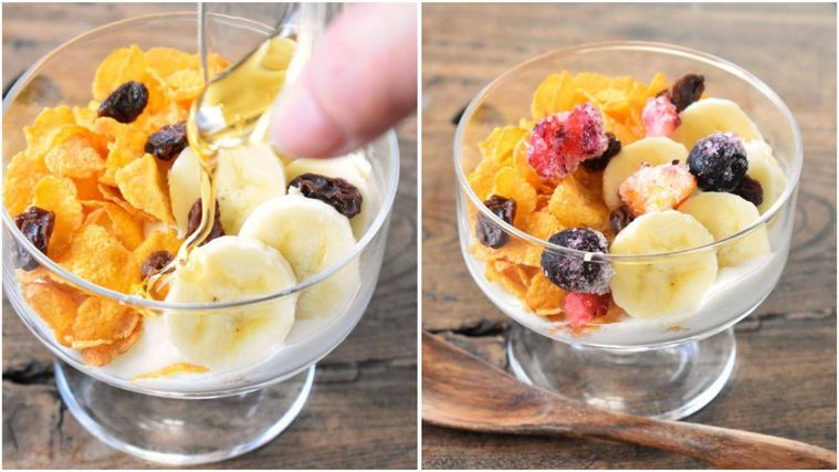 はちみつをかけたシリアルヨーグルト