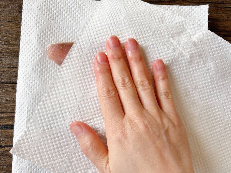 ぶりの水気を拭き取る様子