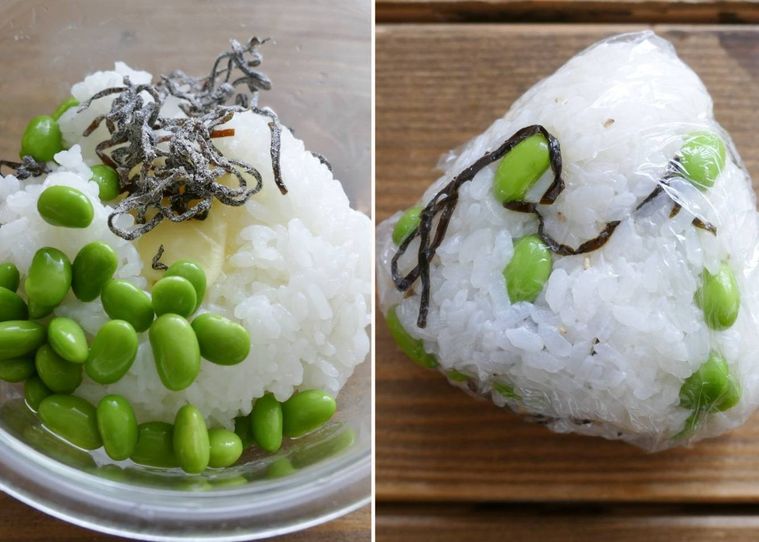 枝豆塩こんぶバターおにぎりの材料を混ぜて握った様子