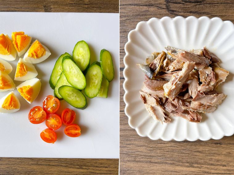 カットしたきゅうり、ミニトマト、ゆで卵、ほぐした焼き鯖