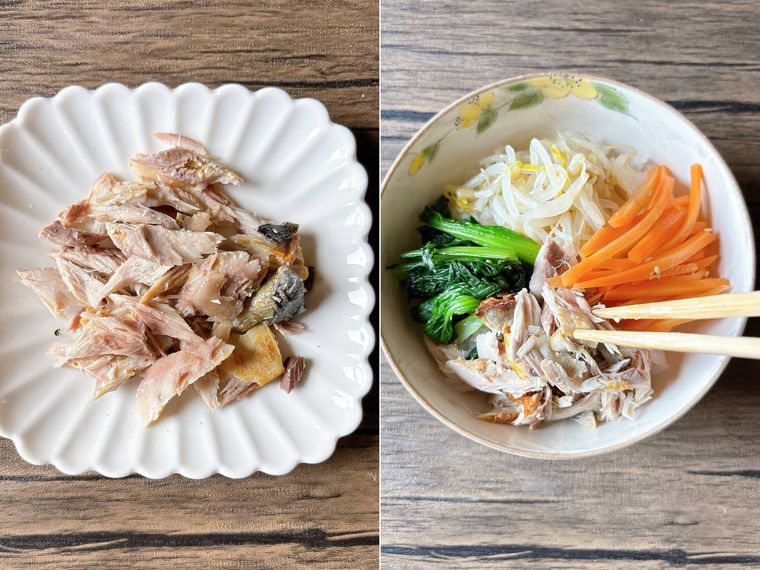 焼き鯖をほぐし、器にご飯、ナムル、焼き鯖を盛り付ける様子