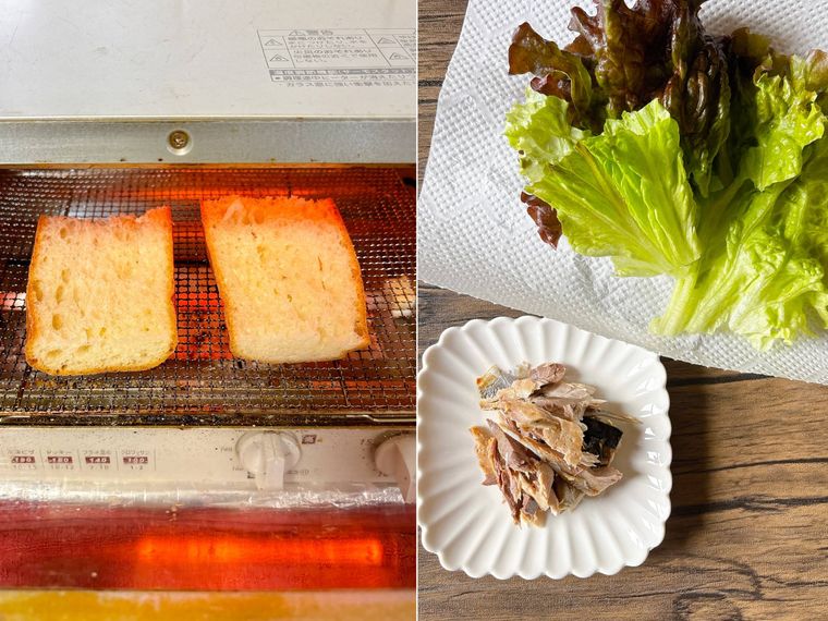フランスパンを焼き、サラダ菜とほぐし鯖を準備する様子