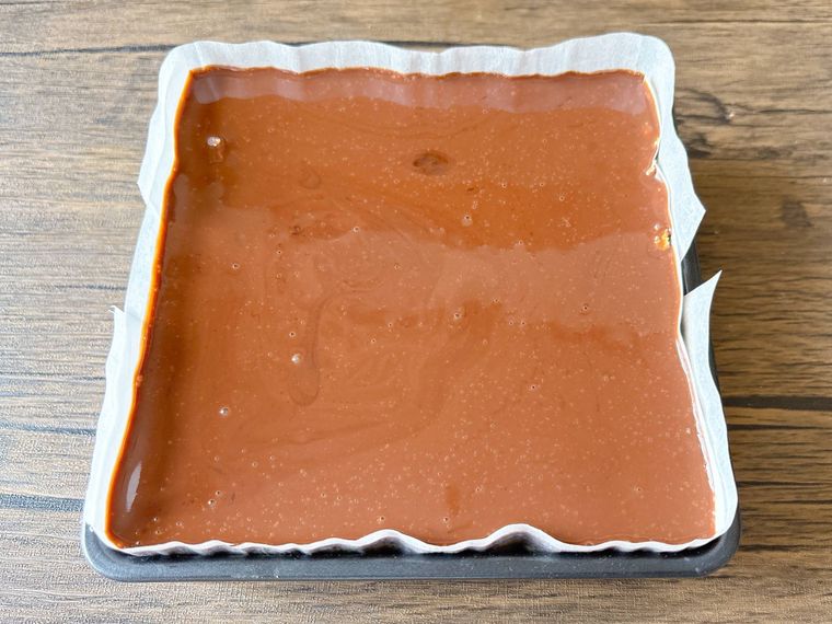 型に入ったドバイチョコブラウニー