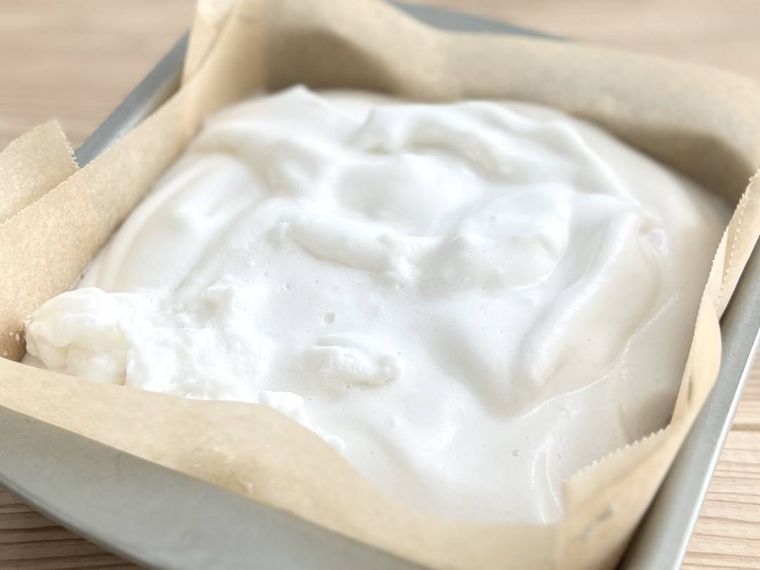 型に生マシュマロを流し込んだ様子