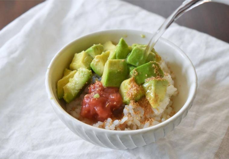 お湯を注いだごはん茶わん