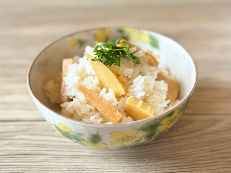 器に盛られたたけのこごはん