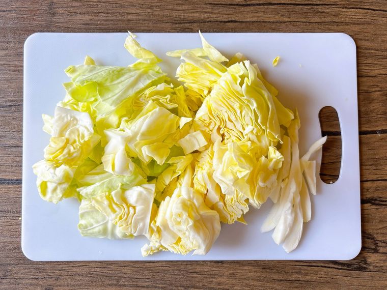 ざく切りにしたキャベツ