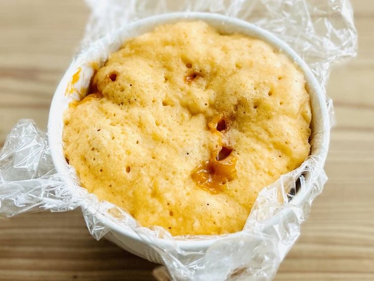 器に入ったピザまん