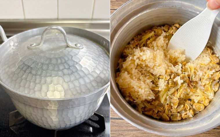 鍋で炊き、しゃもじで混ぜる様子