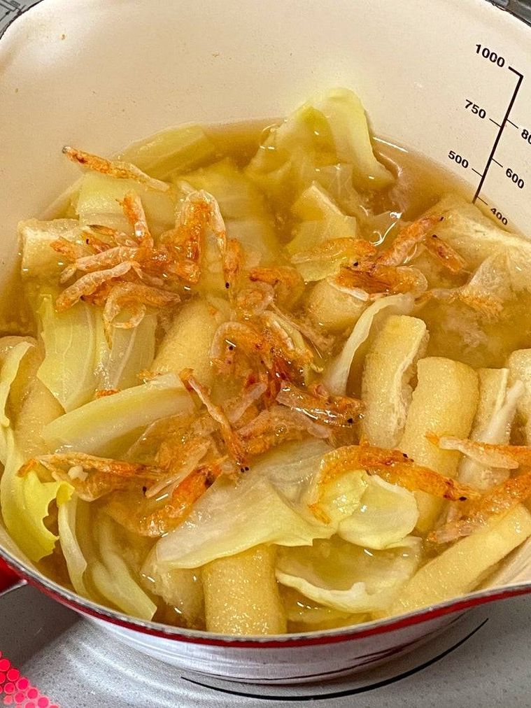 みそを溶き入れて桜えびを加える