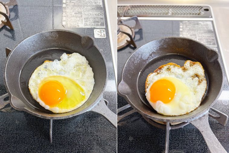 スキレットで目玉焼きをじっくり焼く様子