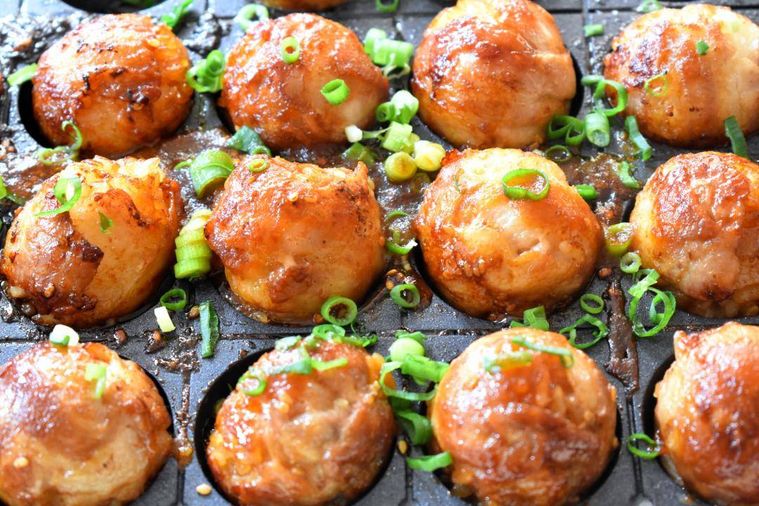 ねぎをのせた肉巻きおにぎり