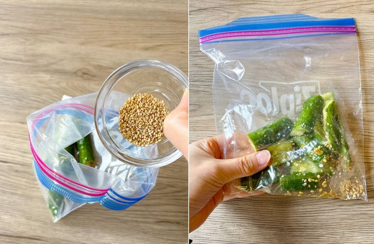 袋に調味料を入れて揉む様子