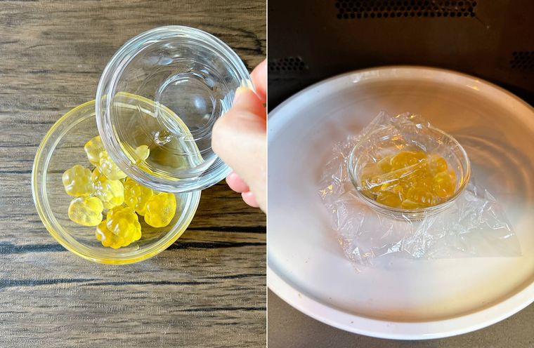 耐熱容器にグミと水を入れて電子レンジ加熱する様子
