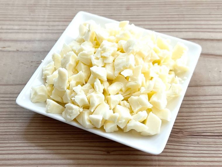 6Pチーズを小さくちぎった様子