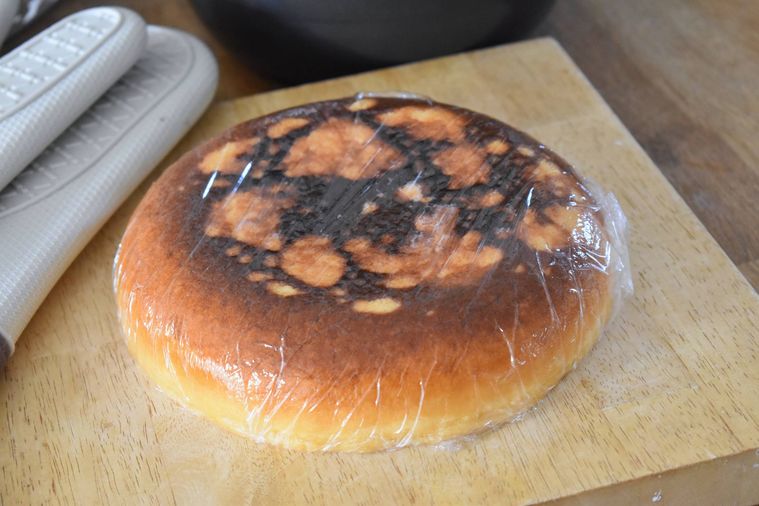 ラップで包んだチーズケーキ