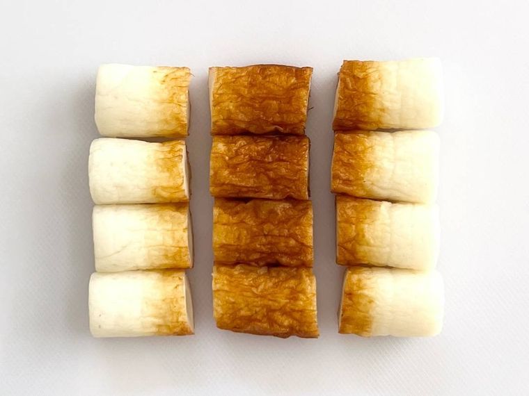ちくわをひと口大にカットした様子