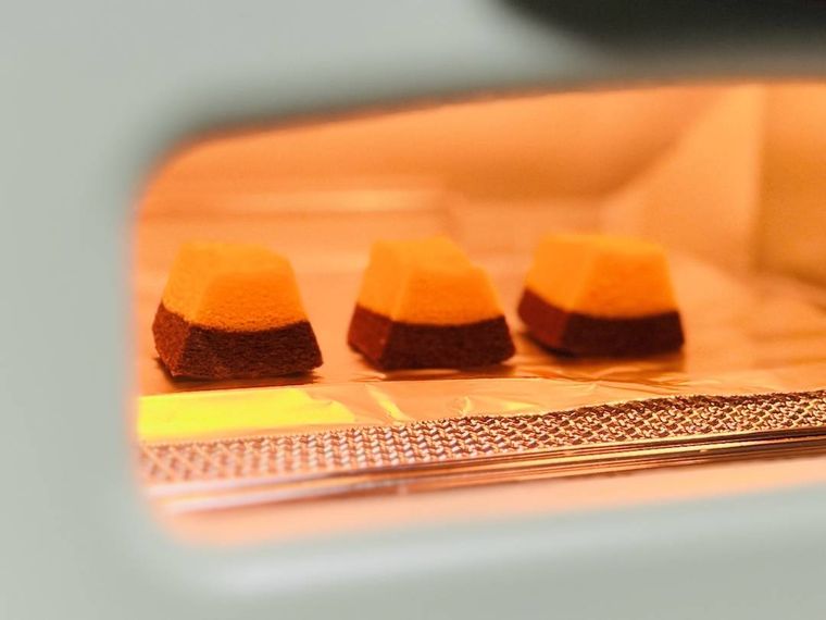 無印良品の鉄分がとれるバウム チョコオレンジをトースターで焼いている様子