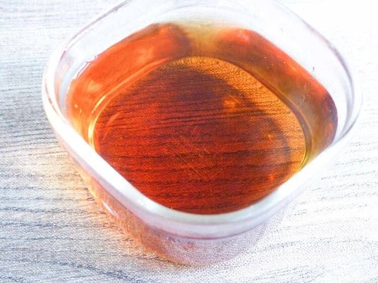 耐熱容器に天つゆの材料を入れた様子