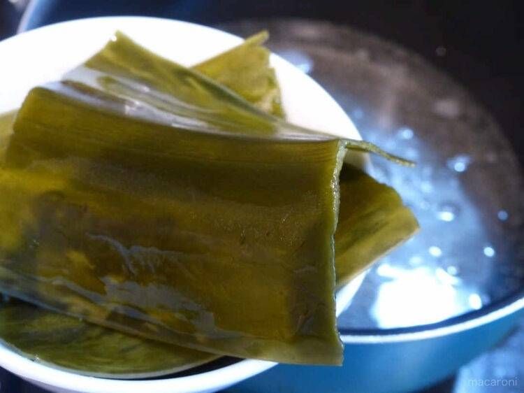 鍋から取り出した昆布
