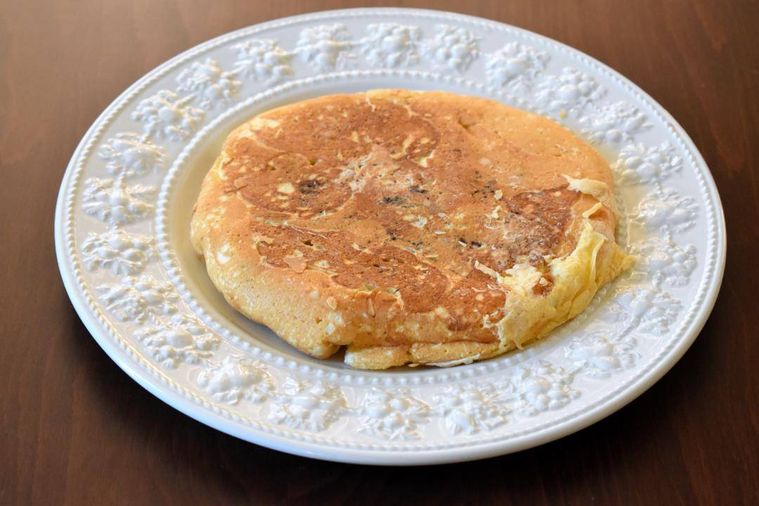 皿に盛ったホットケーキ