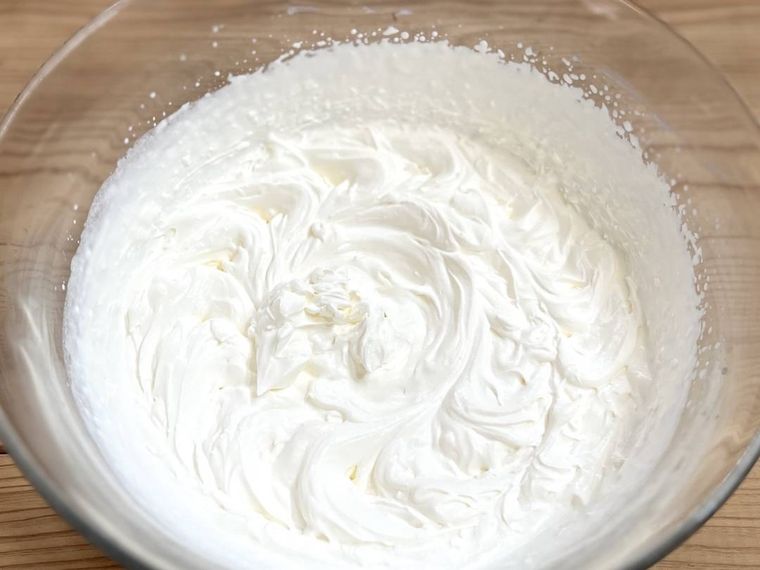 生クリームを泡立てた様子