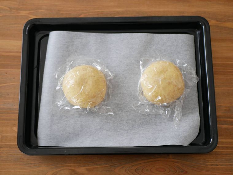 クローズドバーガーを二次発酵させる様子