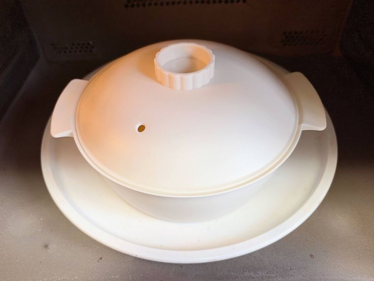 レンジで加熱する様子