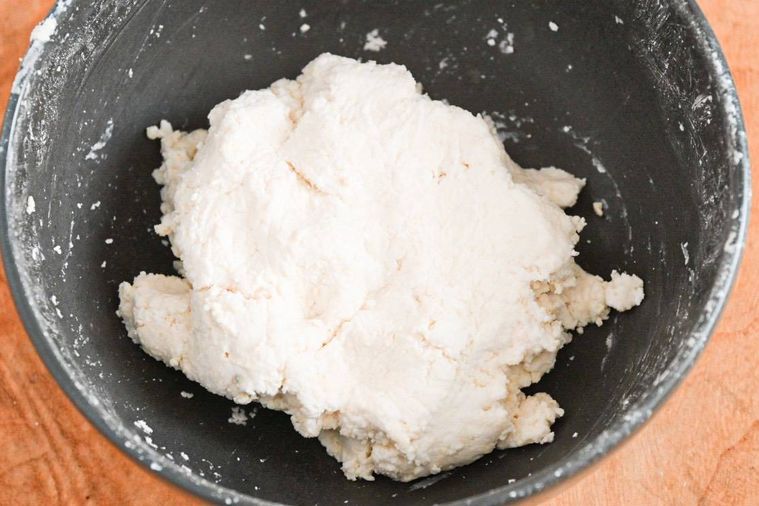 ボウルに入った練った白玉粉と絹豆腐