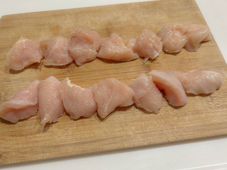 そぎ切りにした鶏むね肉
