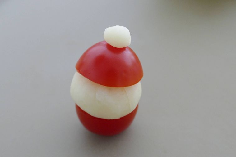 ミニトマトでポテトサラダを挟んだ様子