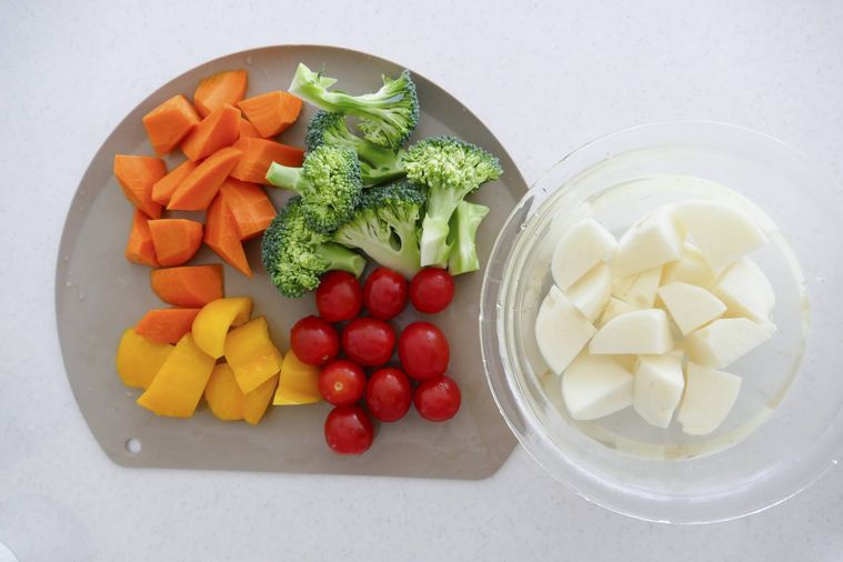 下ごしらえ済みの野菜が並ぶ様子